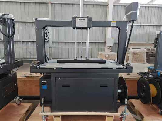 Kualitas  Semi-Automatic 1200mm Carton Box Strapping Machine with One Year Warranty for Efficient Packing pabrik