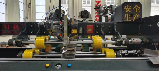 Semi Auto Double Servo Mesin Jahit Sepotong Tunggal kontrol PLC 2000 Model