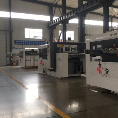 5000 lembar/jam Keakuratan Heavy Duty Die Cutting Machine Dengan berbagai tegangan catu daya
