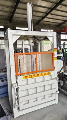 Vertikal Hydraulic Pressing Baler Dan Waste Paper Baler Mesin Pengemasan Kardus
