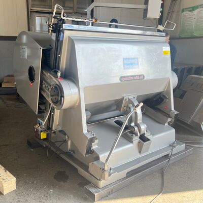 Kecepatan pemotongan 4800 sampai 8000 lembar per jam Mesin pemotong mati untuk karton bergelombang yang menawarkan akurasi plus atau minus 075 milimeter