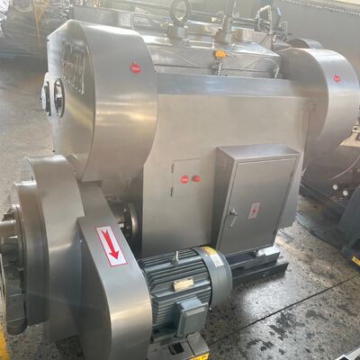 Flatbed Die Cardboard Die Cut Machine Warna yang dapat disesuaikan menawarkan kinerja yang stabil dan pemotongan yang konsisten dari waktu ke waktu