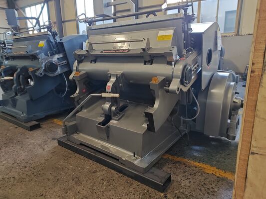 Mesin Potong Die Karton Bergelombang ML1200 dengan Kecepatan 20 pcs/menit dan Ukuran 1200 * 830 mm Dilengkapi Empat Sistem Keamanan
