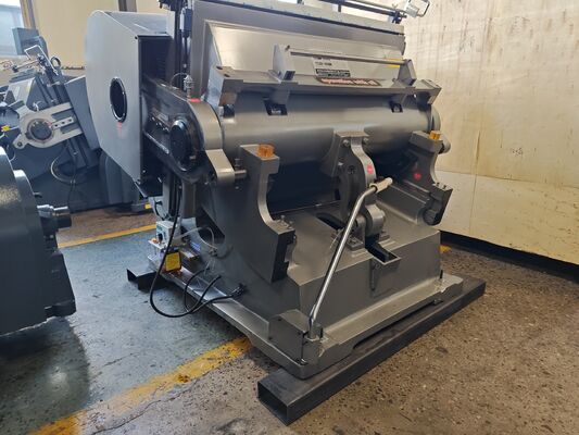 Mesin Pemotong Mati Karton Bergelombang Manual Tugas Berat ML1200 20 pcs/menit 1200 * 830 mm