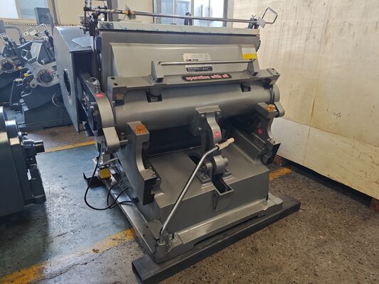 Mesin Pemotong Mati Karton Bergelombang Manual Tugas Berat ML1200 20 pcs/menit 1200 * 830 mm
